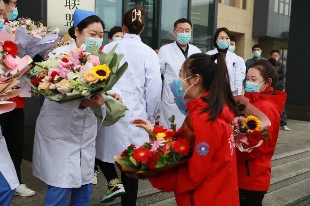“白衣執甲，遼藏情深”葫蘆島市第二人民醫院舉行戰“疫”英雄凱旋歡迎儀式(圖10)